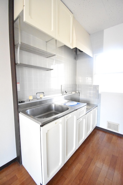 ��ʌ��������܎s�k��������Q���ڂ̃A�p�[�g�̃L�b�`��