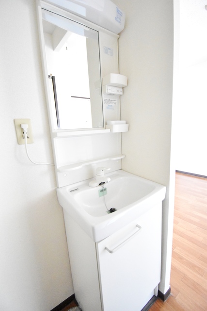 ��ʌ��������܎s�k��������Q���ڂ̃A�p�[�g�̐��ʏ�