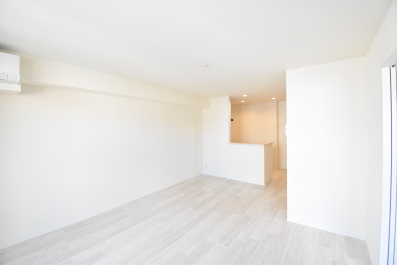 ��ʌ������s���R�P���ڂ̃A�p�[�g�̋��ԁE���r���O