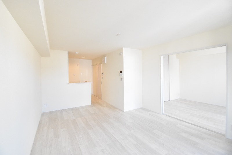 ��ʌ������s���R�P���ڂ̃A�p�[�g�̋��ԁE���r���O