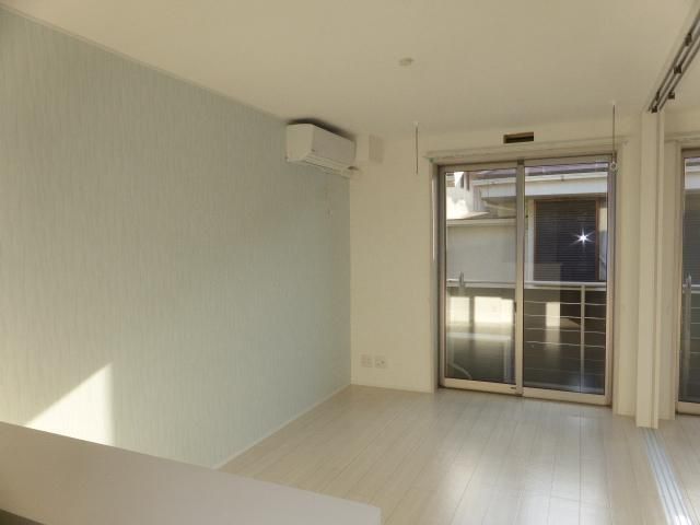 ��ʌ�����s�̉ƂP���ڂ̃A�p�[�g�̋��ԁE���r���O