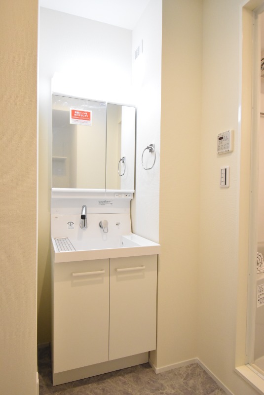 ��ʌ������s���R�P���ڂ̃A�p�[�g�̐��ʏ�