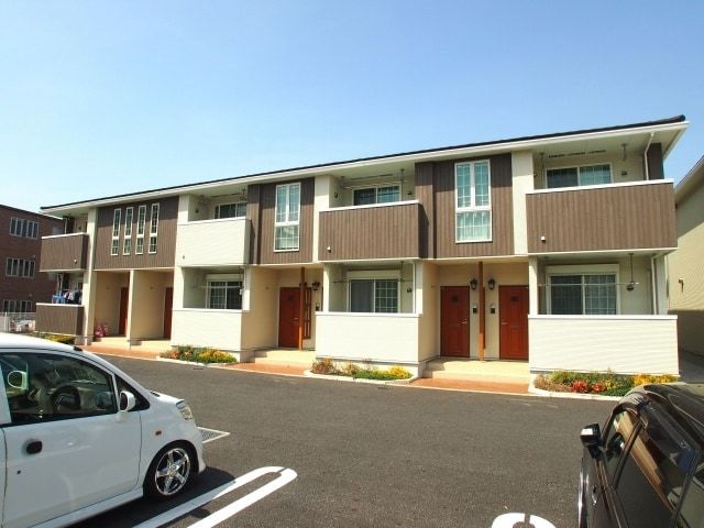 ��ʌ�����s�厚���s�̃A�p�[�g�̒��ԏ�