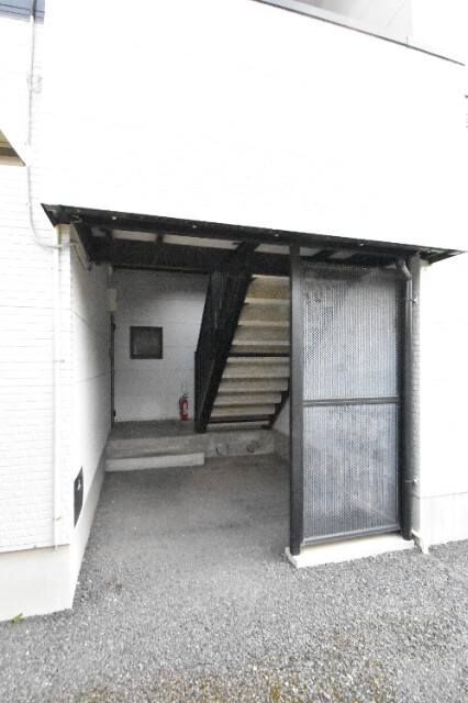 ��ʌ�����s�厚�����̃A�p�[�g�̃G���g�����X