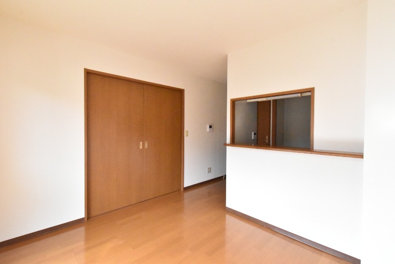 ��ʌ������s�����T���ڂ̃}���V�����̋��ԁE���r���O