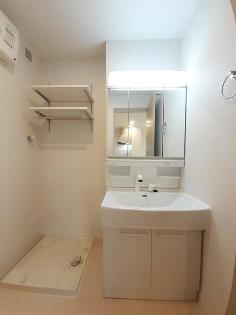 ��ʌ��@�c�s�n���Q���ڂ̃A�p�[�g�̐��ʏ�