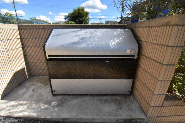 ��ʌ��@�c�s�n���Q���ڂ̃A�p�[�g�̂��̑�