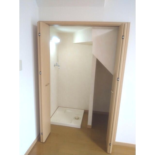 ��ʌ�����s���s�o�H�T���ڂ̃A�p�[�g�̂��̑��ݔ�