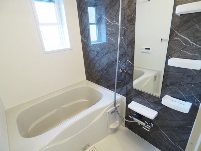 ��ʌ������s���U���ڂ̃A�p�[�g�̃o�X