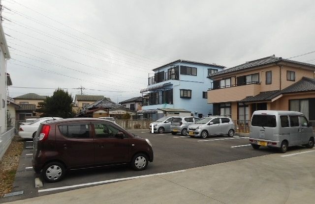 ��ʌ������s���U���ڂ̃A�p�[�g�̒��ԏ�