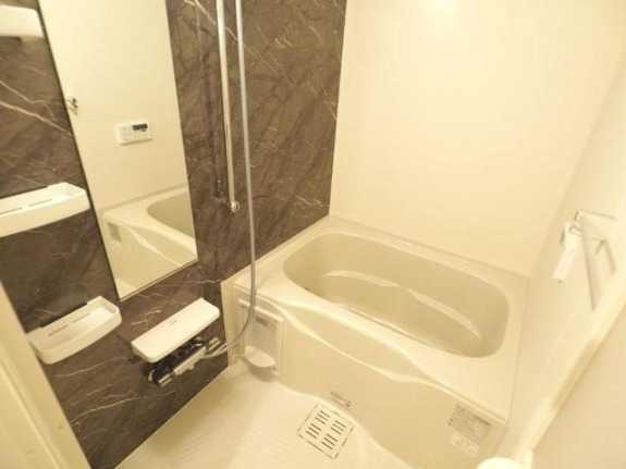 ��ʌ������s�����Q���ڂ̃A�p�[�g�̃o�X