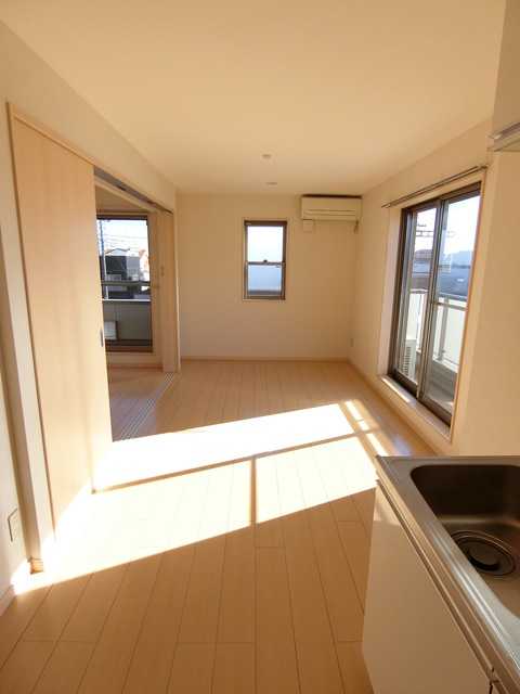 ��ʌ��������܎s�����擌��{�R���ڂ̃}���V�����̋��ԁE���r���O