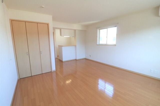 ��ʌ��z�J�s���C�N�^�E���T���ڂ̃A�p�[�g�̋��ԁE���r���O