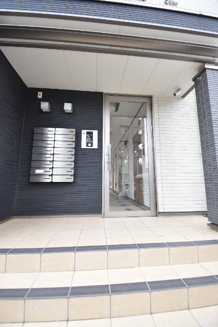 ��ʌ������s�����Q���ڂ̃A�p�[�g�̃G���g�����X