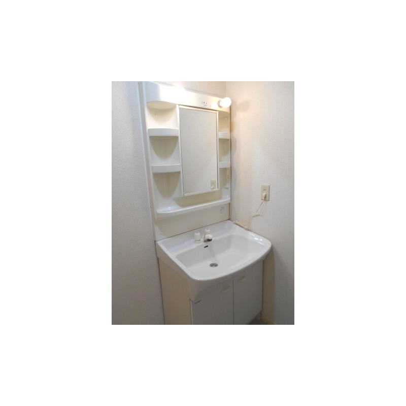 ��ʌ�����s�厚���s�̍��݂̃A�p�[�g�̐��ʏ�