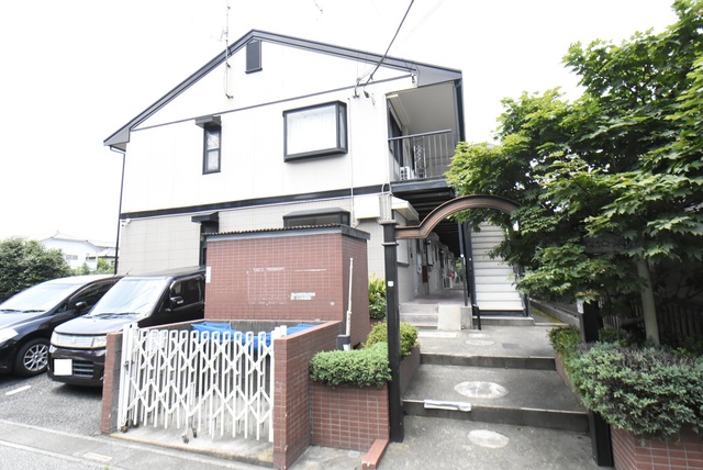 ��ʌ�����s�˒˂S���ڂ̃A�p�[�g�̌����O��