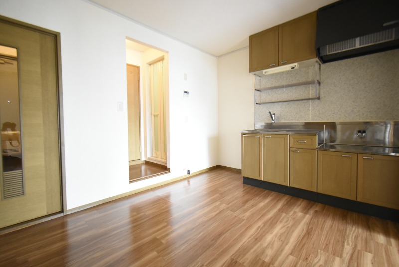 ��ʌ�����s�˒˂S���ڂ̃A�p�[�g�̋��ԁE���r���O