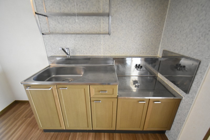 ��ʌ�����s�˒˂S���ڂ̃A�p�[�g�̃L�b�`��