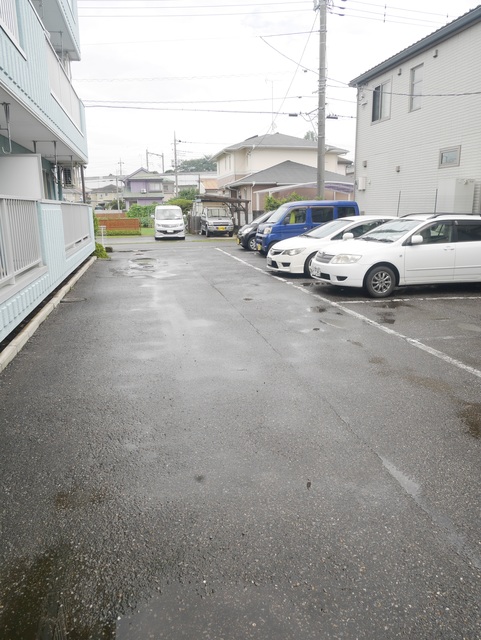 ��ʌ������s���U���ڂ̃}���V�����̒��ԏ�