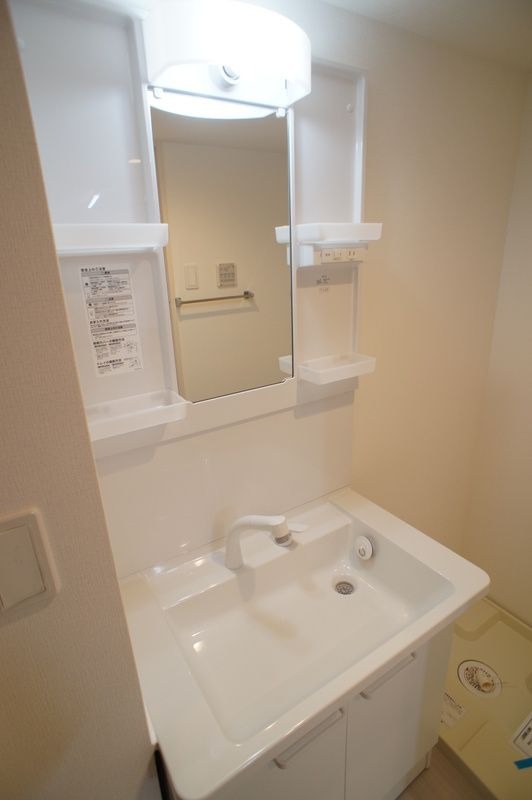 ��ʌ�����s�����R���ڂ̃}���V�����̐��ʏ�