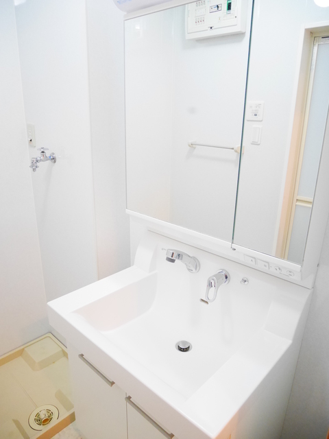 ��ʌ�����s�厚���s�̃A�p�[�g�̐��ʏ�