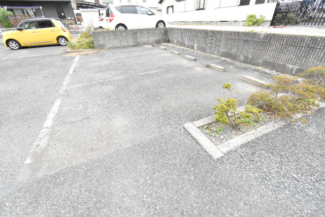 ��ʌ������s�����P���ڂ̃}���V�����̒��ԏ�