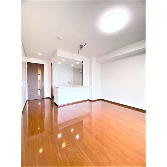 ��ʌ��z�J�s���C�N�^�E���W���ڂ̃}���V�����̋��ԁE���r���O