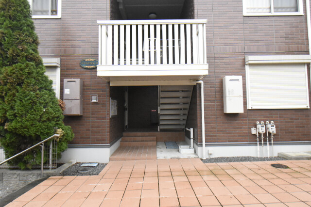 ��ʌ�����s�厚�����̃A�p�[�g�̃G���g�����X