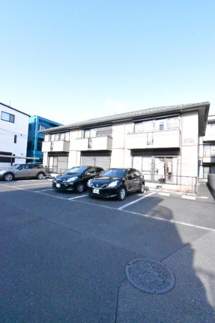 ��ʌ��z�J�s�ԎR���T���ڂ̃A�p�[�g�̒��ԏ�