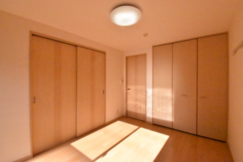 ��ʌ��z�J�s�ԎR���T���ڂ̃A�p�[�g�̋����E���r���O