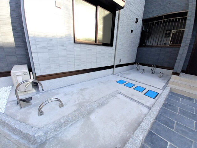 ��ʌ��z�J�s��z�J�S���ڂ̃A�p�[�g�̒��ԏ�