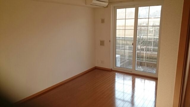 ��ʌ��@�c�s�厚�쓇�̃A�p�[�g�̋��ԁE���r���O