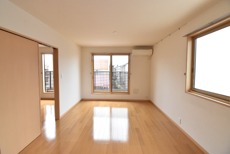 ��ʌ�����s�厚�҂̃A�p�[�g�̋����E���r���O