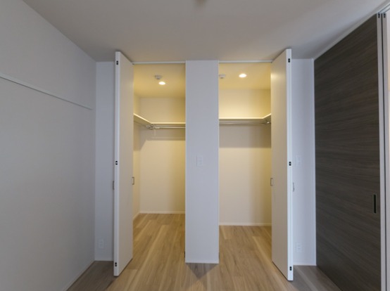 ��ʌ�����s���؂Q���ڂ̃}���V�����̎��[