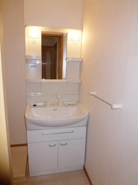 ��ʌ��@�c�s�厚�쓇�̃A�p�[�g�̐��ʏ�