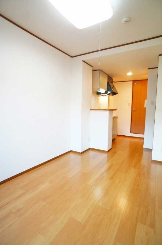 ��ʌ��z�J�s�ԎR���P���ڂ̃}���V�����̋��ԁE���r���O