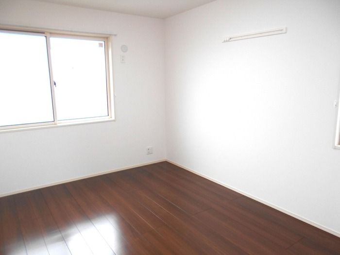 ��ʌ������s�������̃A�p�[�g�̂��̑������E�X�y�[�X