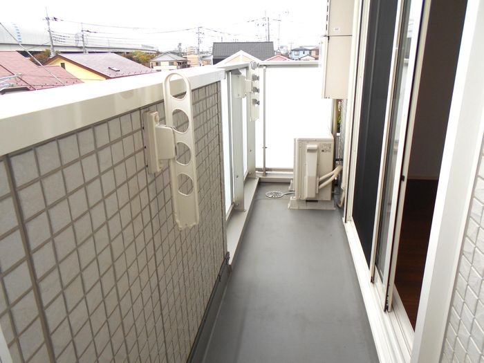 ��ʌ������s�������̃A�p�[�g�̃o���R�j�[