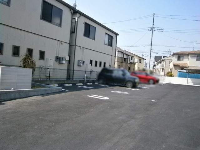 ��ʌ������s�������̃A�p�[�g�̒��ԏ�