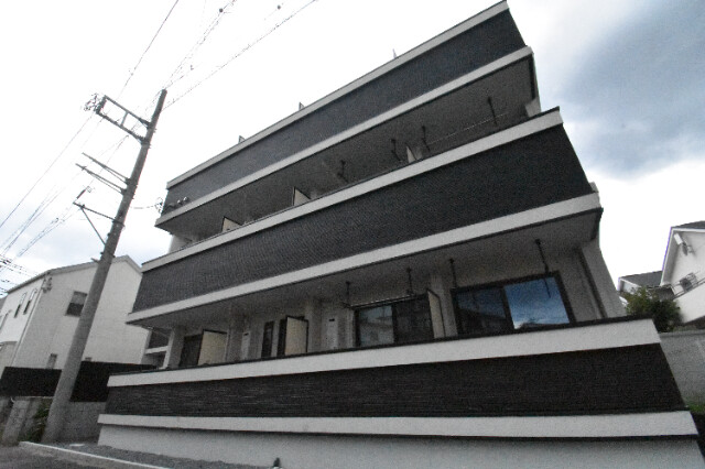 ��ʌ��������܎s�������a�c���Q����1167-1�̃A�p�[�g�̌����O��