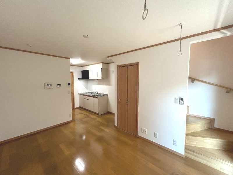 ��ʌ��������܎s����O���T���ڂ̃e���X�n�E�X�̋��ԁE���r���O