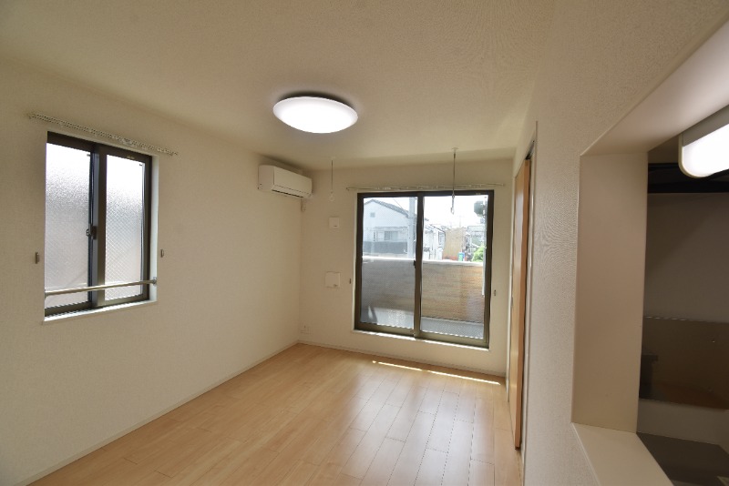 ��ʌ��������܎s��{��听���Q���ڂ̃A�p�[�g�̋��ԁE���r���O