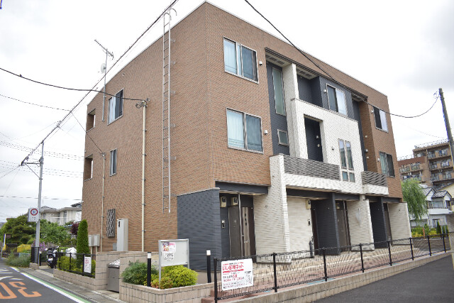 ��ʌ��������܎s��{��听���Q����473-1�̃A�p�[�g�̌����O��