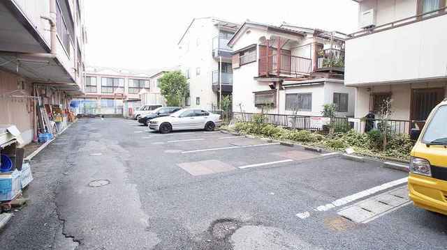 ��ʌ�����s�˒˓��P���ڂ̃}���V�����̒��ԏ�