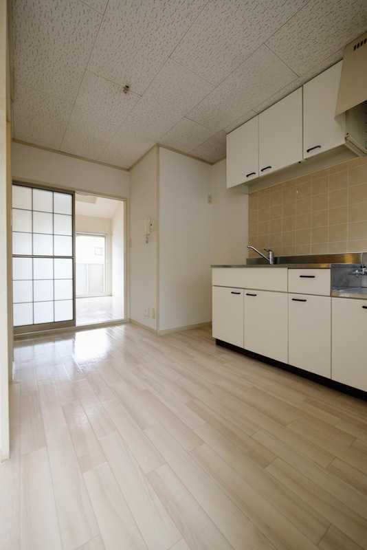 ��ʌ��������܎s�k����i���Q���ڂ̃A�p�[�g�̋��ԁE���r���O