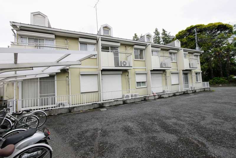 ��ʌ��������܎s�k����i���Q���ڂ̃A�p�[�g�̒��ԏ�