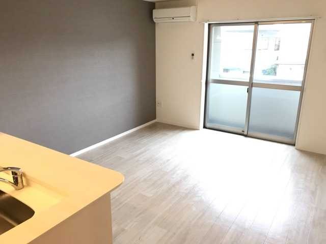 ��ʌ��������܎s�΋�Ō��Q���ڂ̃A�p�[�g�̋����E���r���O