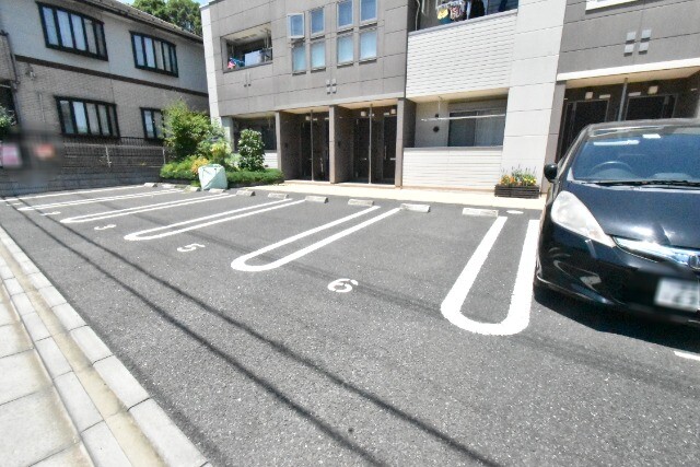 ��ʌ��������܎s�΋�Ō��Q���ڂ̃A�p�[�g�̒��ԏ�