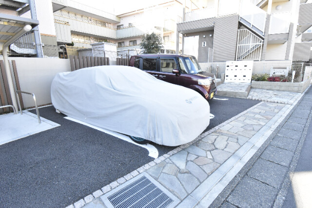 ��ʌ��������܎s�������J�W���ڂ̃A�p�[�g�̒��ԏ�