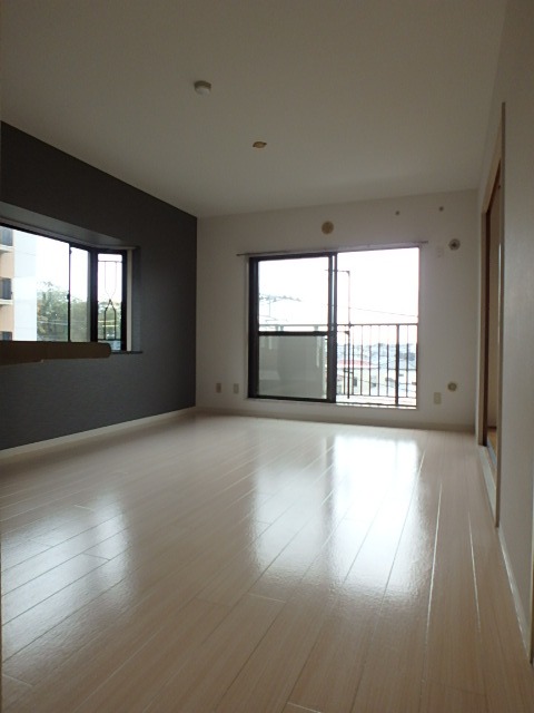 ��ʌ��������܎s�΋挴�R�S���ڂ̃}���V�����̋����E���r���O